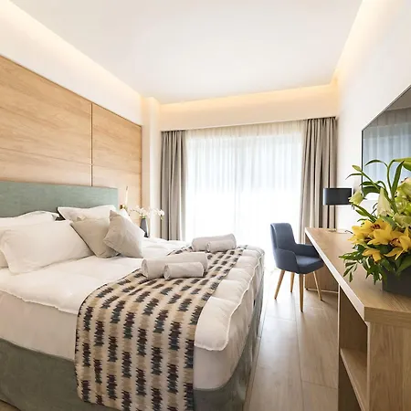 Acandia Hotel 4*