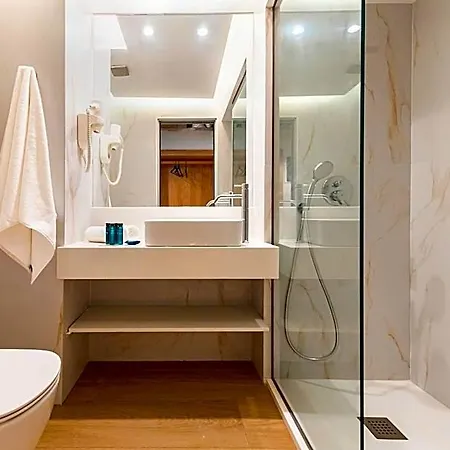 Acandia Hotel 4*
